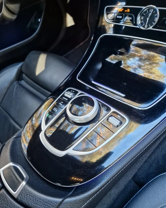 Mercedes-Benz Klasa E cena 121900 przebieg: 95000, rok produkcji 2017 z Skórcz małe 232